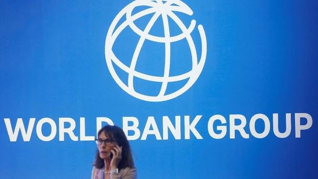 Bank Dunia, dalam laporan terbarunya, memangkas proyeksi pertumbuhan ekonomi dunia hingga 0,3 persen. Namun, proyeksi RI stabil di 5,2 persen.
