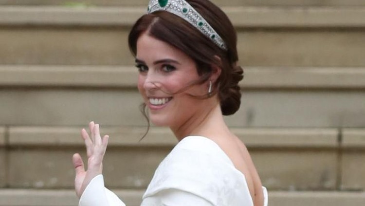 WINDSOR, ENGLAND - OCTOBER 12:  Princess Eugenie of York and her father Prince Andrew, Duke of York arrive for the wedding of Princess Eugenie of York to Jack Brooksbank at St. George's Chapel on October 12, 2018 in Windsor, England. (Photo by  Jeremy Selwyn - WPA Pool/Getty Images)