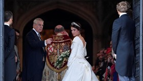 Puteri Eugenie Pakai Gaun Pengantin Peter Pilotto
