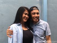 Heboh Foto Bareng Suami Orang, Irma Darmawangsa Posting 