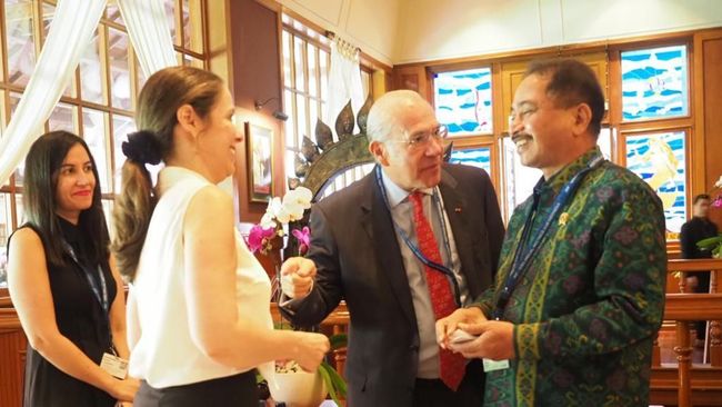 Menpar Arief Yahya menjajaki kerja sama dengan Organization for Economic Cooperation Development (OECD) agar target kunjungan wisman ke Indonesia tercapai.
