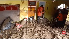 VIDEO: Dua Korban Tewas Banjir Bandang Sumbar Ditemukan