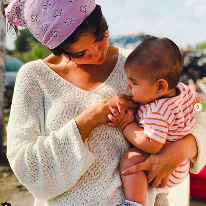 <p>Cup cup cup sayang, jangan nangis ya. (Foto: Instagram @selenagomez)<br /><br /></p>