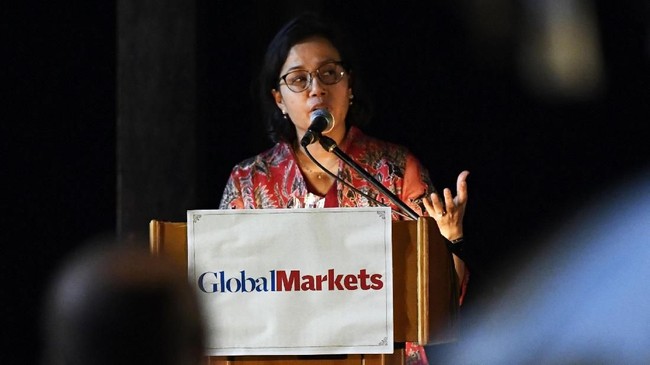 Menko Luhut Binsar Panjaitan mengecam para pengkritik Sri Mulyani di dalam negeri. Apalagi, setelah Sri Mulyani dipilih sebagai Menteri Keuangan Terbaik.