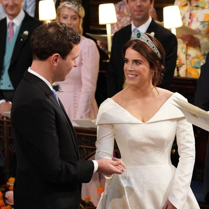 Senyum simpul di wajah Putri Eugenie memancarkan kebahagiaannya melihat sang pujaan hati. (Foto: Jonathan Brady - WPA Pool/Getty Images)