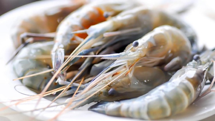 Garis hitam di udang mentah sering dibuang ketika dimasak. Kalau tidak dibuang berbahayakan bagi tubuh?