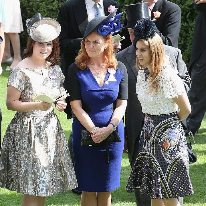 <p>Mereka juga suka pergi bersama sang Bunda, Sarah Ferguson. (Foto: Getty Images)</p>