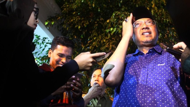 Bupati Malang Rendra Kresna membantah terlibat suap dalam sejumlah proyek di Kabupaten Malang. Bantahan itu, dilontarkan Rendra sebelum diperiksa penyidik KPK.