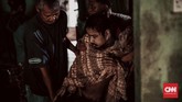 FOTO: Menyelamatkan Asep dari Borgol Jiwa Gangguan kesehatan jiwa skizofernia bisa dialami sejak dini, seperti kisah Asep Kosasih yang kini telah dipasung 22 tahun.