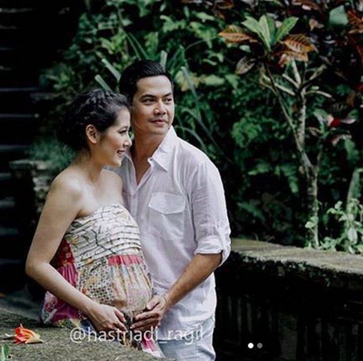 <p>Sang suami katanya suka masakin Rasti. <em>So sweet</em> ya, Bun. (Foto: Hastriadi Ragil melalui Instagram @ardinarasti6)</p>