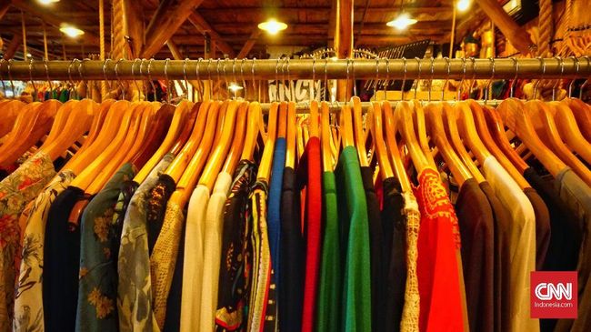 Selain dompet, konsumsi fast fashion yang berlebihan juga berdampak pada kelestarian lingkungan.