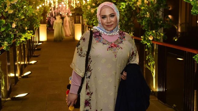 Melly Goeslaw mengakui dirinya 'keterusan' melakukan aksi sosial kemanusiaan alias filantropi. Meski capek, Melly menyebut hatinya puas.