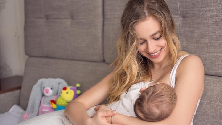 Peneliti temukan kandungan dalam ASI eksklusif bermanfaat bagi perkembangan kognitif anak. Apa kandungan yang dimaksud? Baca selengkapnya di sini yuk, Bunda.
