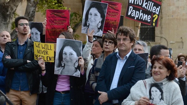 Setelah kematian Caruana Galizia, konsorsium jurnalis internasional meluncurkan proyek Daphne untuk menginvestigasi kematian tak wajar jurnalis asal Malta itu.
