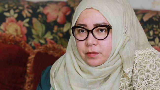 Jadi Lelucon di Pesta Halloween Seleb, Melly Goeslaw 'Ngamuk' Melly Goeslaw mengungkapkan amarah mengetahui dirinya jadi bulan-bulanan di sebuah pesta Halloween, yang melibatkan Bubah Alfian, Vidi Aldiano, Rossa, dan BCL.