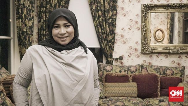 Melly Goeslaw berhasil mengubah ukuran bajunya dari XXL ke M dengan menjalani diet menurunkan berat badan sejak empat bulan silam.