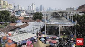 PKL Masih Dievaluasi, <i>Skybridge</i> Belum Bisa Diresmikan