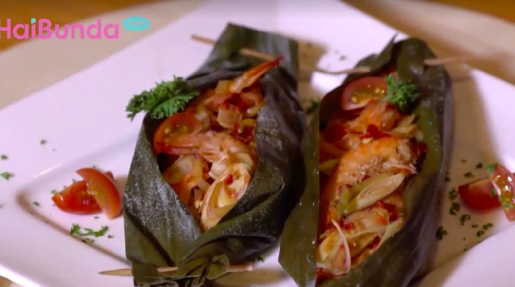 Resep Pepes Udang Mangga, Variasi Baru Pepes Jika biasanya pepes menggunakan ikan, kita coba ganti dengan udang yuk. Apalagi dipadu dengan mangga yang asamnya menyegarkan.