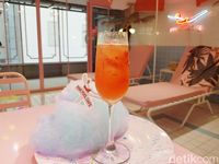 Pink Pool Cafe: Puas Selfie Sambil Cicip 'Pink Hotel Bangkok' yang Instagramable