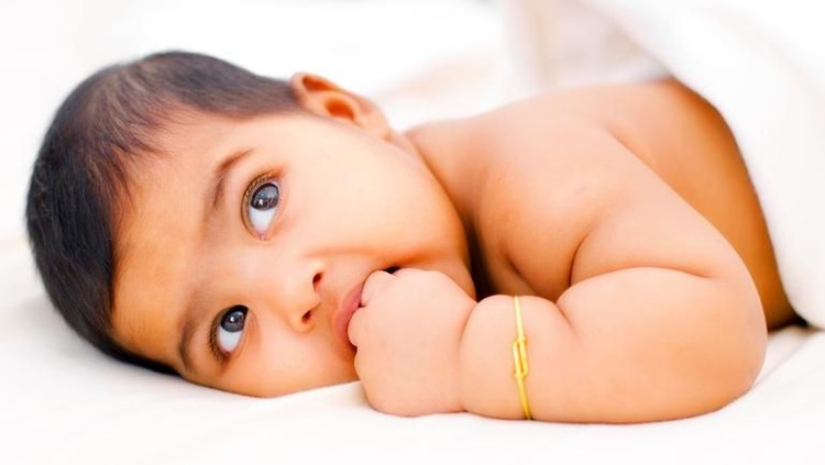 27 Nama Bayi Kembar Laki-Laki dari India Beserta Maknanya Ingin memberi nama bayi kembar laki-laki dari India? Bisa intip 25 nama bayi kembar laki-laki dari India ini ya, Bun.
