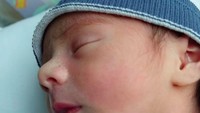 <p>Hai Bunda, kenalkan ini anak kedua Carissa Puteri yang diberi nama Zenecka Acana Naif. (Foto: Instagram/ @carissa_puteri)</p>