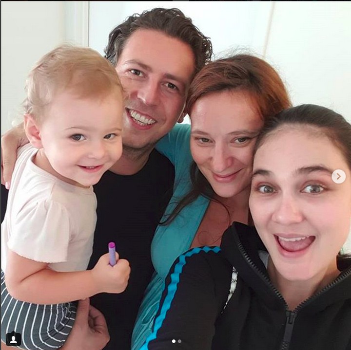 <p>Cheese! Luna Maya berfoto bersama saudaranya yang memiliki seorang anak. Saudaranya itu tinggal di Amerika Serikat. (Foto: Instagram @lunamaya)<br /><br /></p>