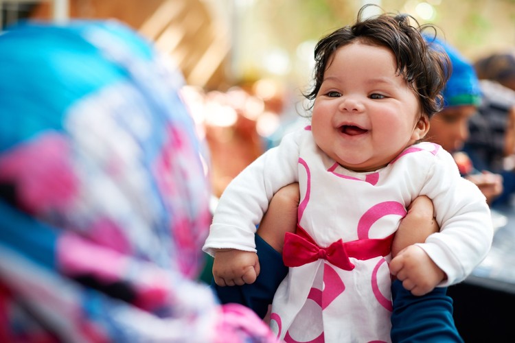 Ingin memberi nama bayi kembar perempuan dari India, Bun? Pantau 27 Nama bayi kembar perempuan dari India ini ya.