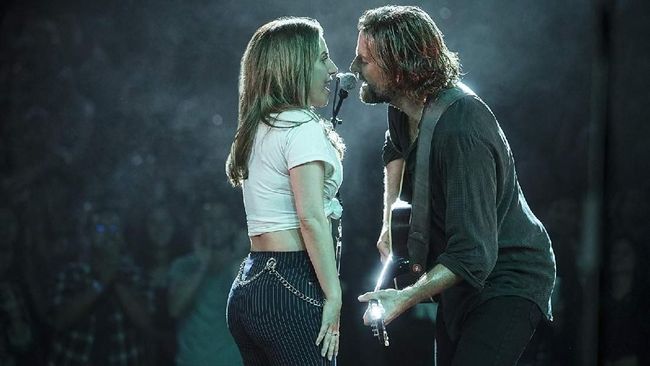 Melalui film 'A Star Is Born', Bradley Cooper dan Lady Gaga mengisahkan mimpi klasik Hollywood dengan racikan cerita berisi isu sosial dan musik memukau.