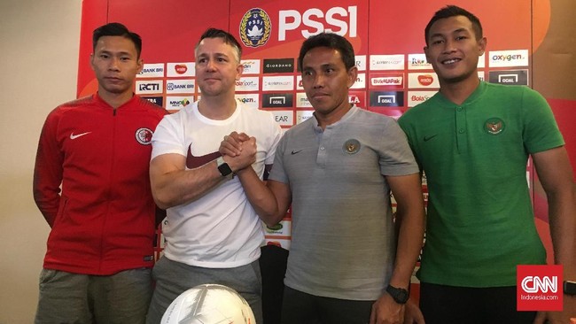 Pelatih timnas Hong Kong, Gary John White, memuji dua pemain senior di Timnas Indonesia pada laga uji coba, Selasa (16/10).
