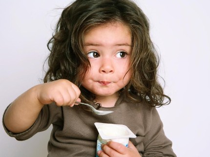 3 Hal Penting yang Perlu Bunda Tahu Sebelum Beri Anak Yoghurt