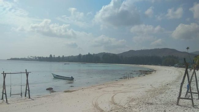 Pantai Jikumerasa menjadi tempat yang menarik bagi perhelatan Festival Pesona Bupolo 2018 di Kabupaten Buru, Maluku.