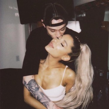 Diisukan Putus, Ariana Grande Masih Simpan Foto Pete Davidson