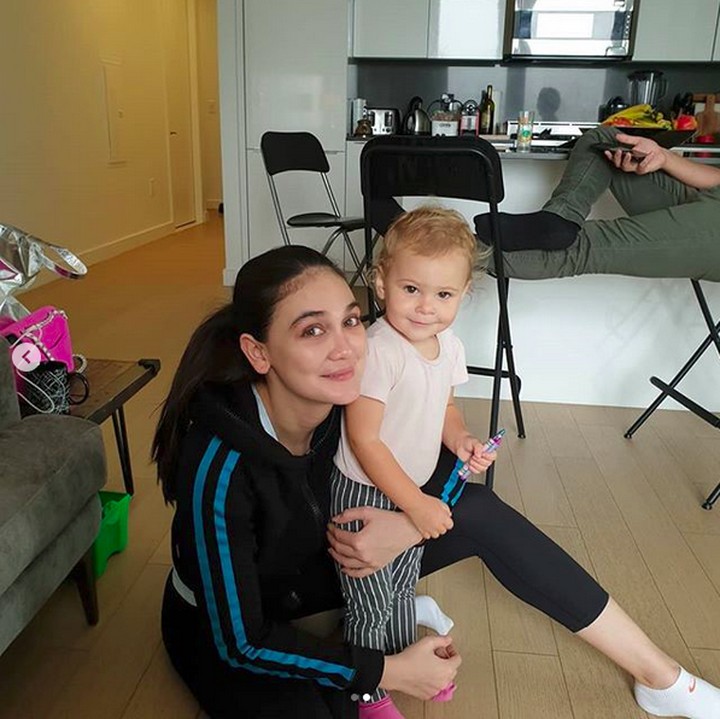 <p>Sudah cocok jadi ibu belum, Bun? (Foto: Instagram @lunamaya)<br /><br /></p>