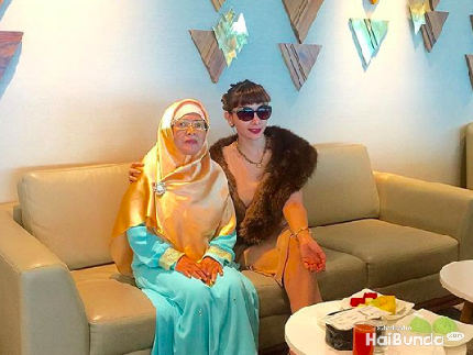 Mengenang Kebersamaan Roro Fitria dengan Mendiang Ibunda