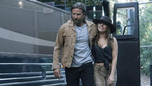 Untuk versi panjang, 'A Star Is Born' disebut memuat adegan-adegan yang belum tayang, termasuk penampilan menyanyikan beberapa lagu.