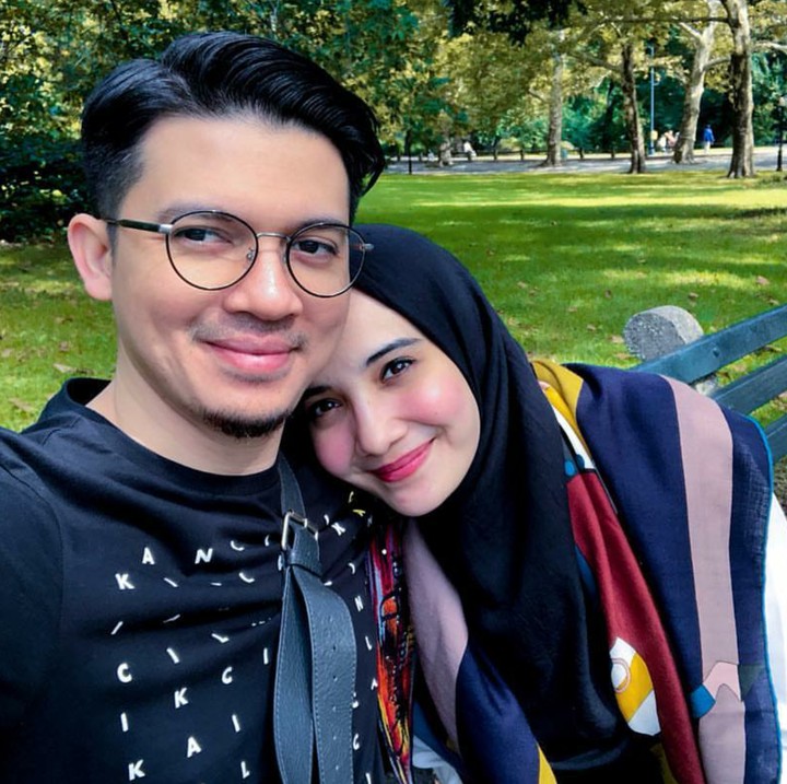 <p>Hanya duduk berdua di taman bareng pasangan, udah jadi quality time yang paling sederhana dan membahagiakan buat Irwansyah dan Zaskia. (Foto: Instagram/irwansyah_15)</p>