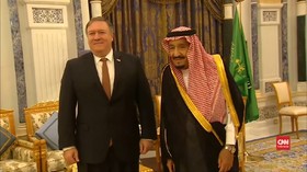VIDEO: Tiba di Arab, Mike Pompeo Disambut Raja Salman