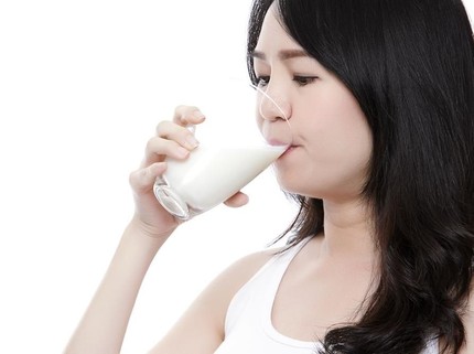 Cuma Minum Susu Saat Sarapan Tapi Punya Asam Lambung, Amankah?