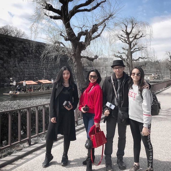<p>Liburan ala keluarga Feni Rose yang sering disapa Kak Rose. Seru abis! (Foto: Instagram/ @fenirose)</p>