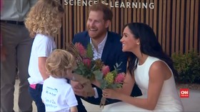VIDEO: Pangeran Harry-Meghan Markle Peluk Koala di Australia