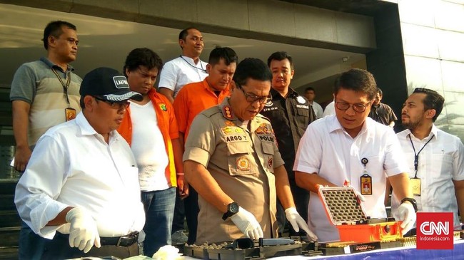 Polisi akan memeriksa dua orang berinisial A dan G, pemilik senjata yang digunakan oleh tersangka penembakan peluru nyasar di DPR, IAW dan RMY.
