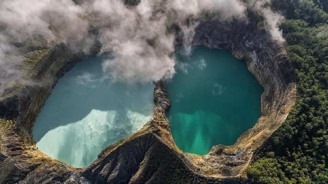 Gempa magnitudo 7,7 di Flores menyebabkan retakan di Kawah I Gunung Kelimutu. Badan Geologi mengingatkan potensi longsor dan pentingnya monitoring.