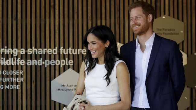 Meghan Markle Hamil Anak Pertama dengan Pangeran Harry Istana Kensington mengumumkan Meghan Markle kini tengah hamil anak pertamanya dengan Pangeran Harry.