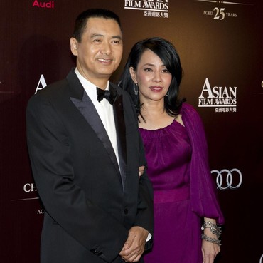 Ketika Cara Bersikap Istri Chow Yun Fat Banjir Pujian