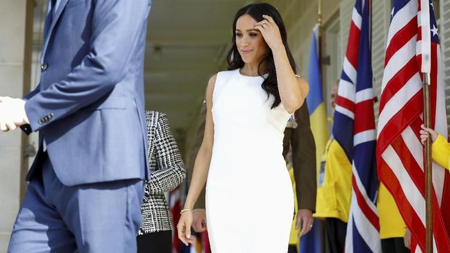 Meghan Markle menuturkan bagaimana seorang wanita menolak ketika dirinya memberi saran fesyen berupa dompet kecil miliknya.