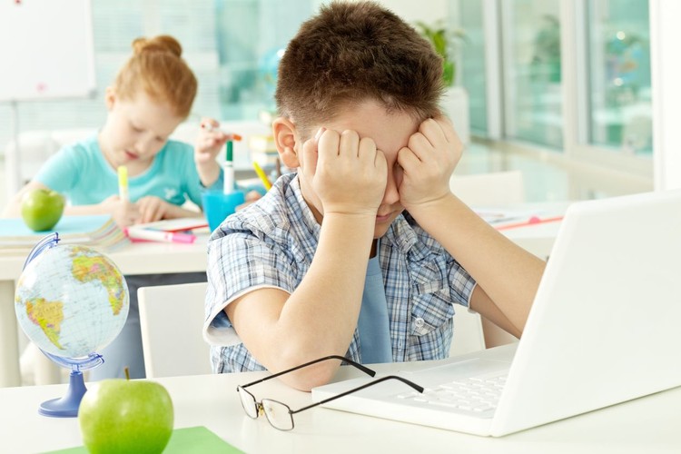 Pusing menghadapi anak yang malas ke sekolah, Bun? Lakukan 9 tips ini yuk, untuk mengatasi anak yang malas ke sekolah.