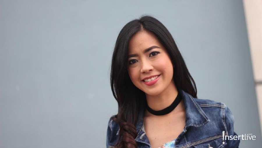 Yeslin Wang Tidak Ingin Buru-buru Cari Pengganti Delon Yeslin Wang sudah menetapkan untuk mengakhiri rumah tangganya dengan Delon Thamrin. Kini Yeslin mengaku tidak ingin terburu-buru untuk kembali menikah.
