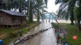 VIDEO: Jembatan Hancur, Warga Pasaman Barat Terkurung