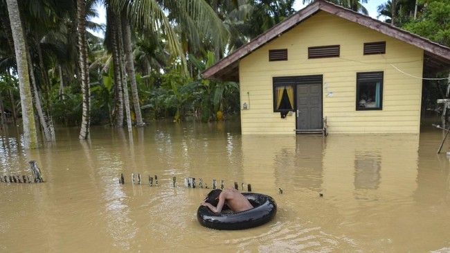 Pemerintah Kota Padang menetapkan status Tanggap Darurat Bencana Banjir dan Tanah Longsor selama tujuh hari mulai 3-9 November 2018.