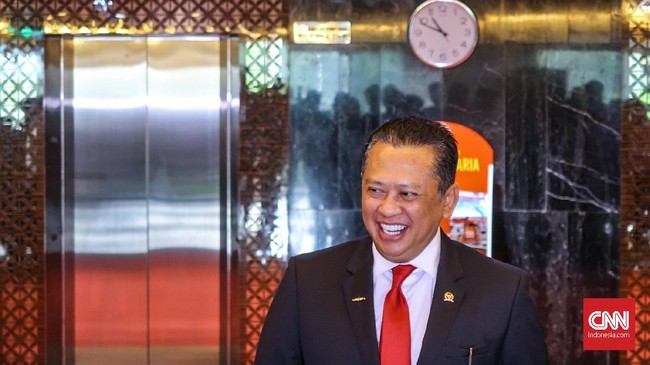 DPR menyoroti penerimaan pajak di tahun terakhir pemerintahan Presiden Jokowi jilid I yang seret dan memicu pelebaran defisit anggaran. 